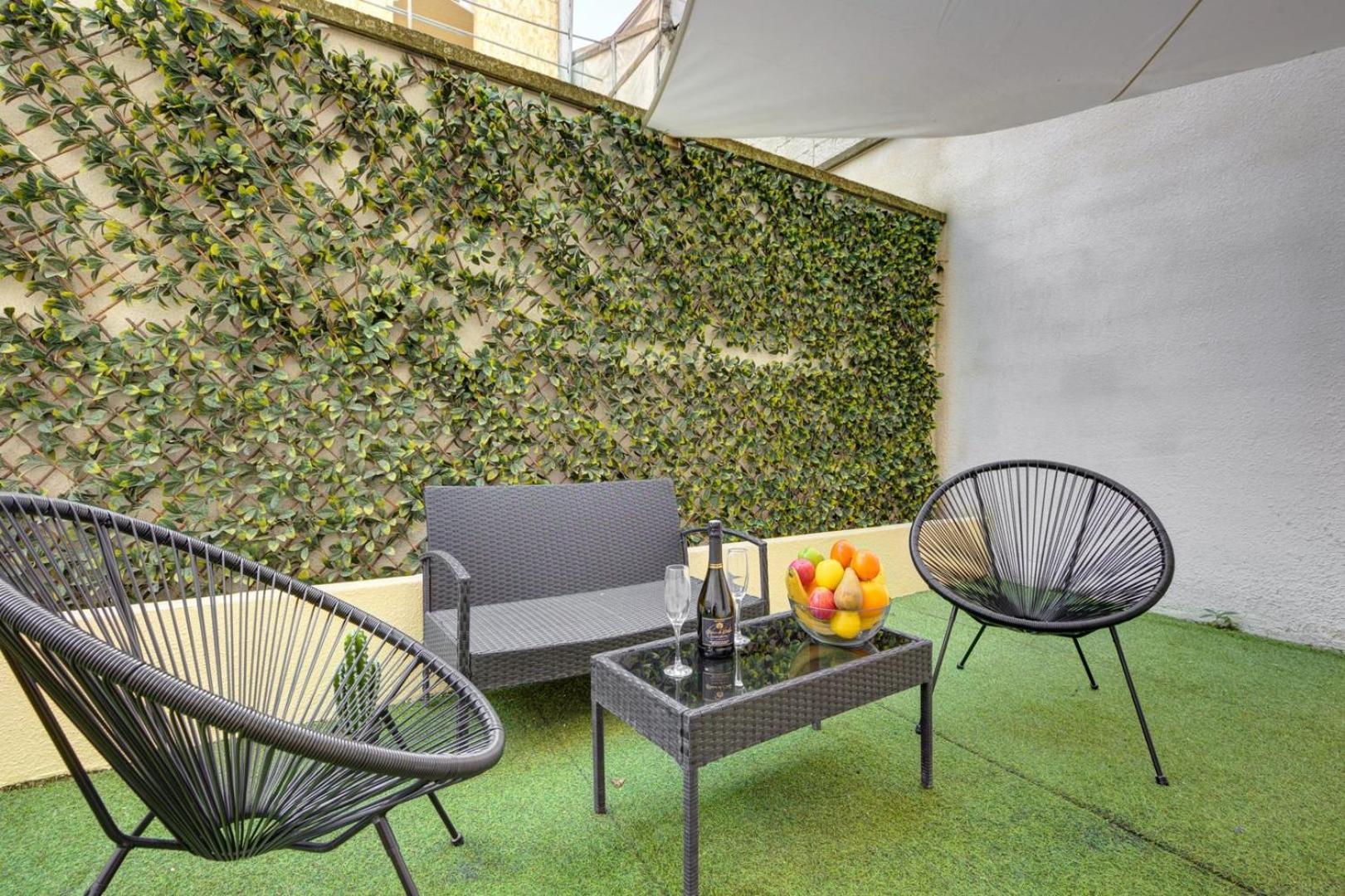 801 Suite Luxurys - Superbe Appartement บันโยเล่ ภายนอก รูปภาพ